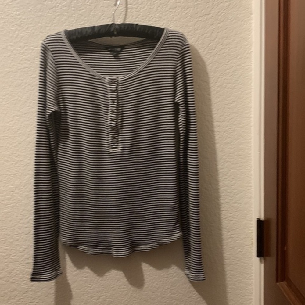 Lucky Brand medium long sleeve top - Picture 2 of 8
